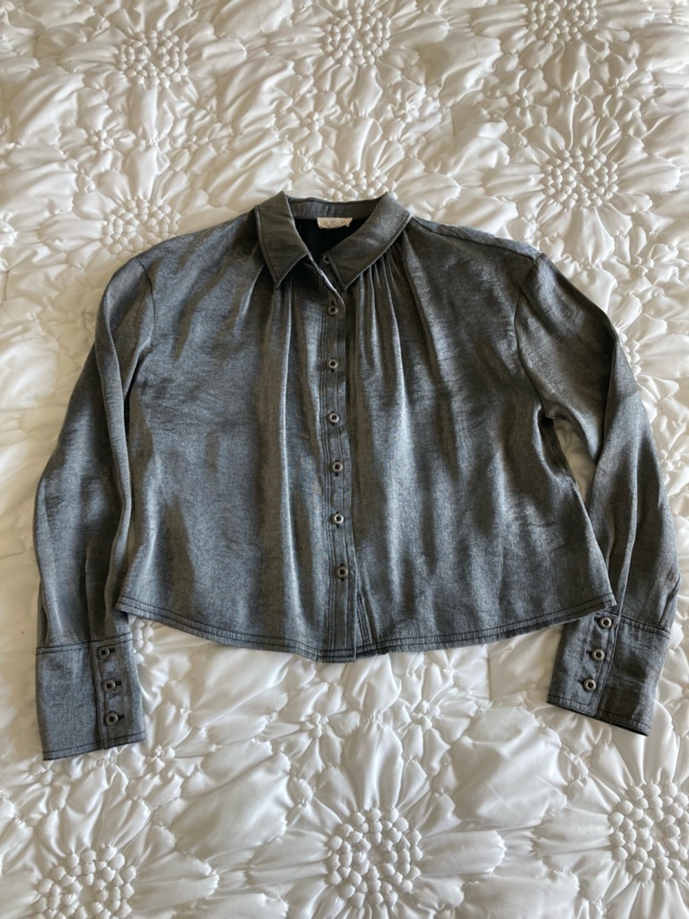 Pilcro by anthropologie metallic Gray Button-Front Collared cropped Blouse